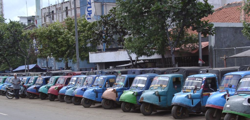Bemo, Kendaraan Tradisonal yang Hampir Punah di Tengah Kemegahan Jakarta